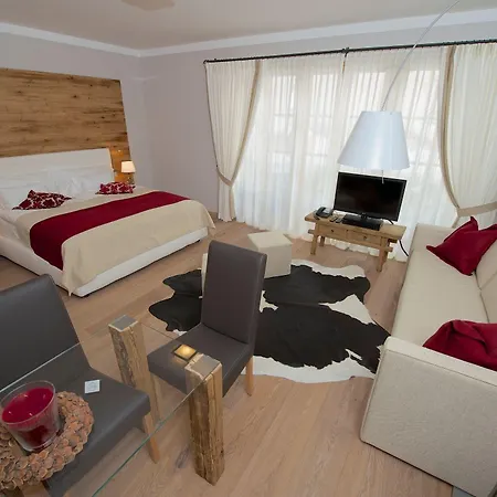 ホテル ホテリーノ プティ ツェエリーナ