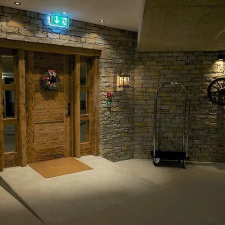 ホテリーノ プティ ツェエリーナ