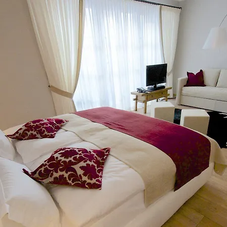 Hotelino Petit 4* 첼레리나