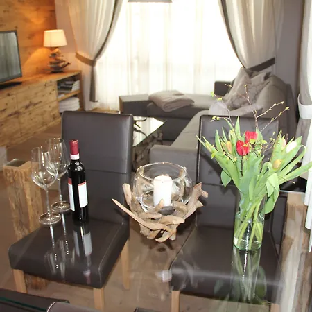 Hotelino Petit 4* 첼레리나